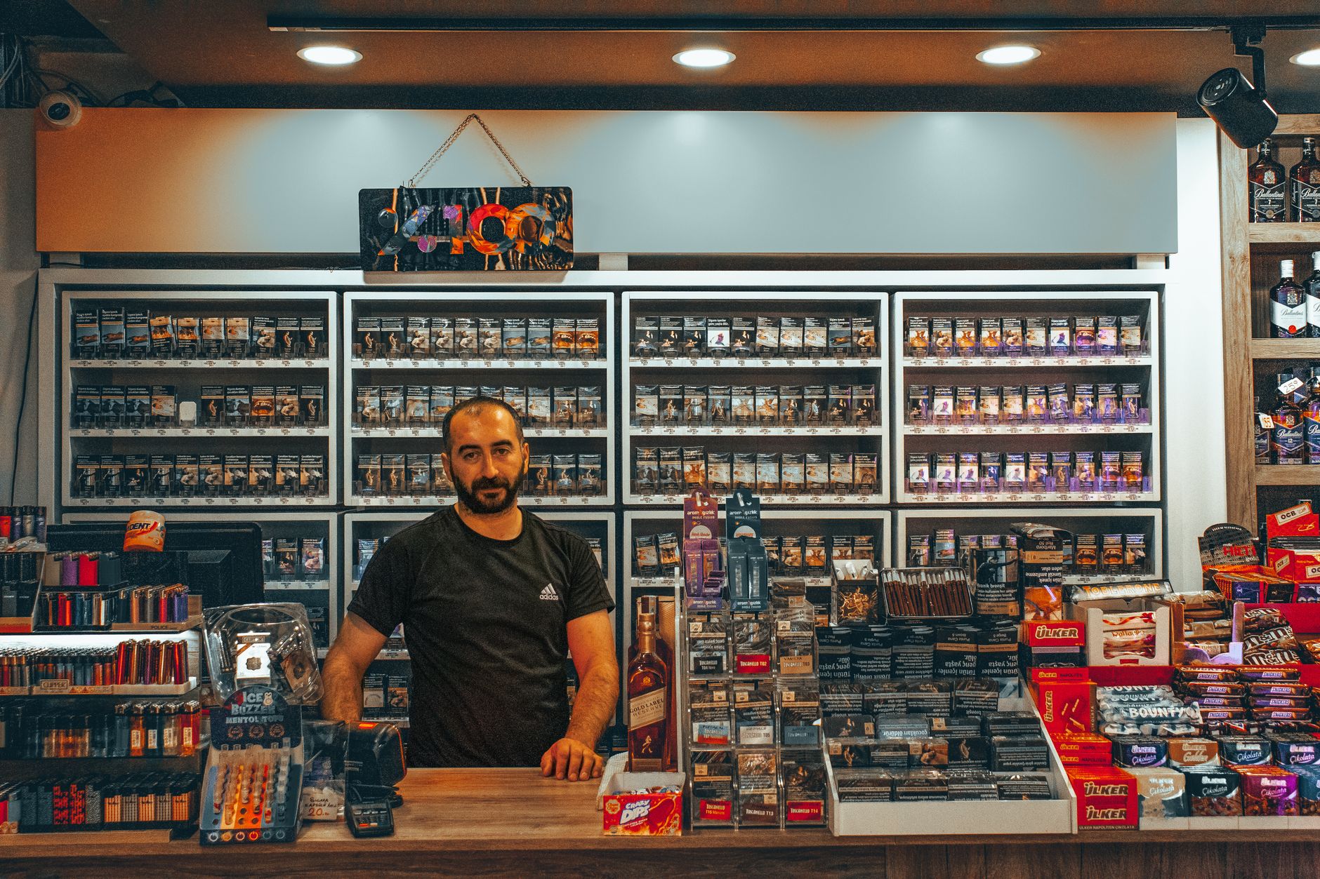 Comptoir d'un point de vente presse-tabac