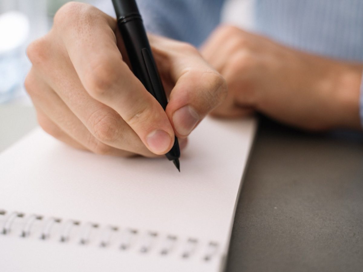 Déclarer un don reçu : le formulaire 2735, qui le signe et où il part