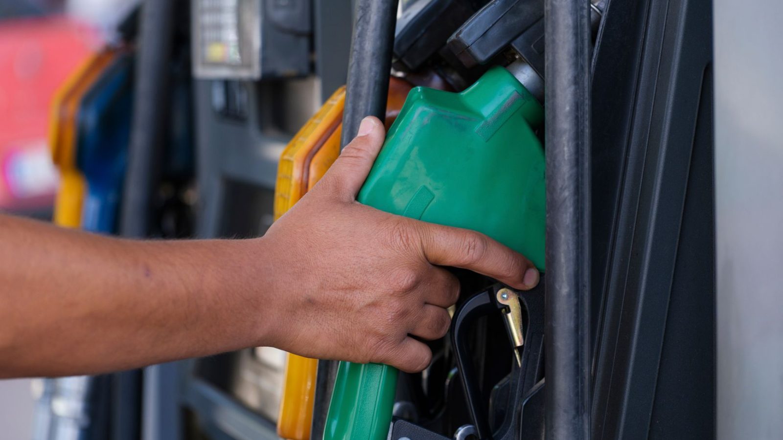 Des aides pour alléger vos factures de carburant : êtes-vous éligible ?